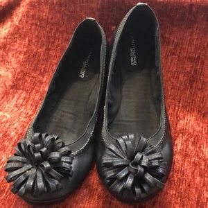 Bandolino B Flexible Black Box Shoes size 6M